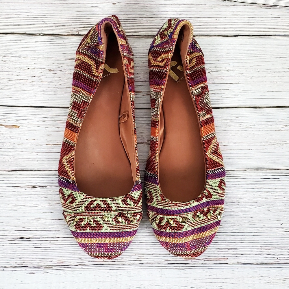 Report Patterned Stud Flats Size 6.5